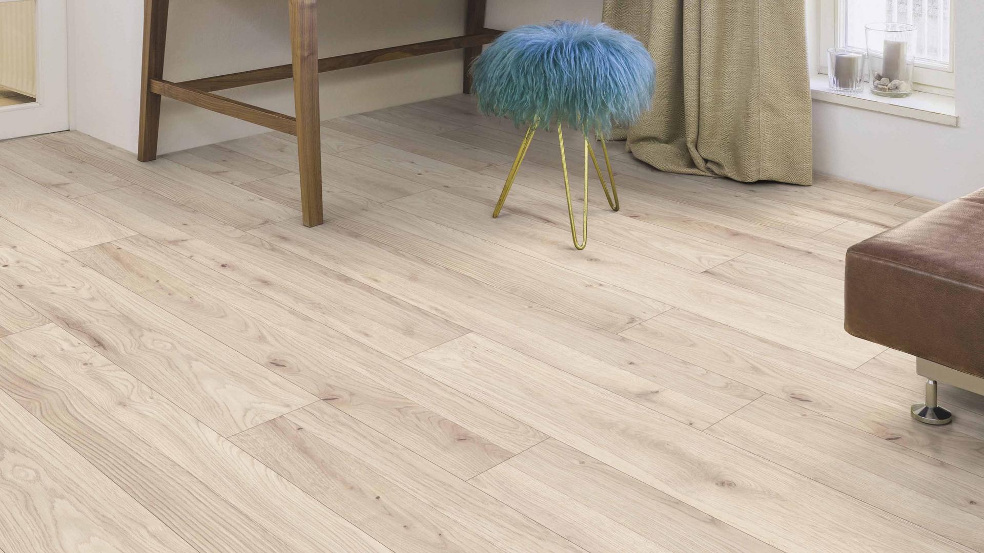 Michigan Kent tölgy fózolt laminált padló 8mm - Image 2